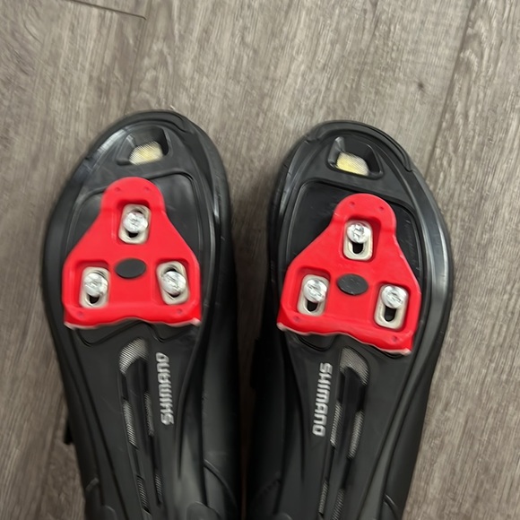 Shimano cycling shoes w/ look delta clips included - Picture 3 of 7
